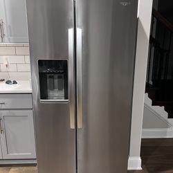 Whirlpool 28.4-cu ft Side-by-Side Refrigerator With Ice Maker