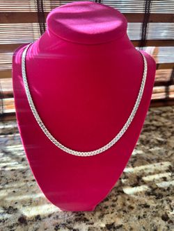Silver necklace/collares