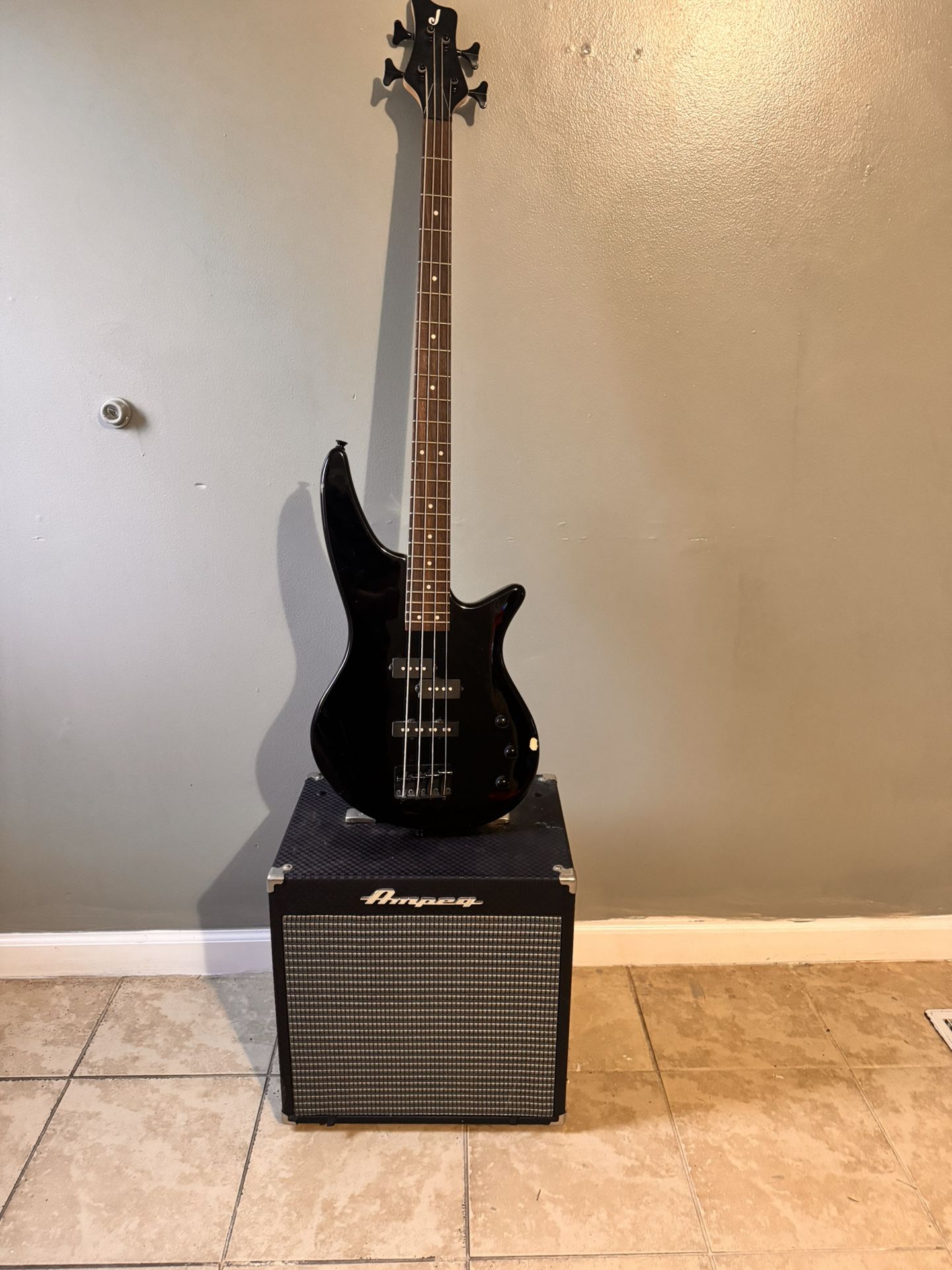 Jackson Bass And Amp Combo