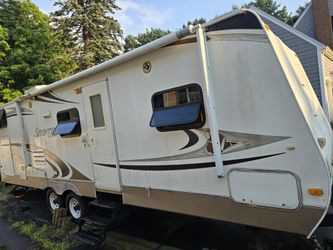 2008 Keystone Camper. Sleeps 8