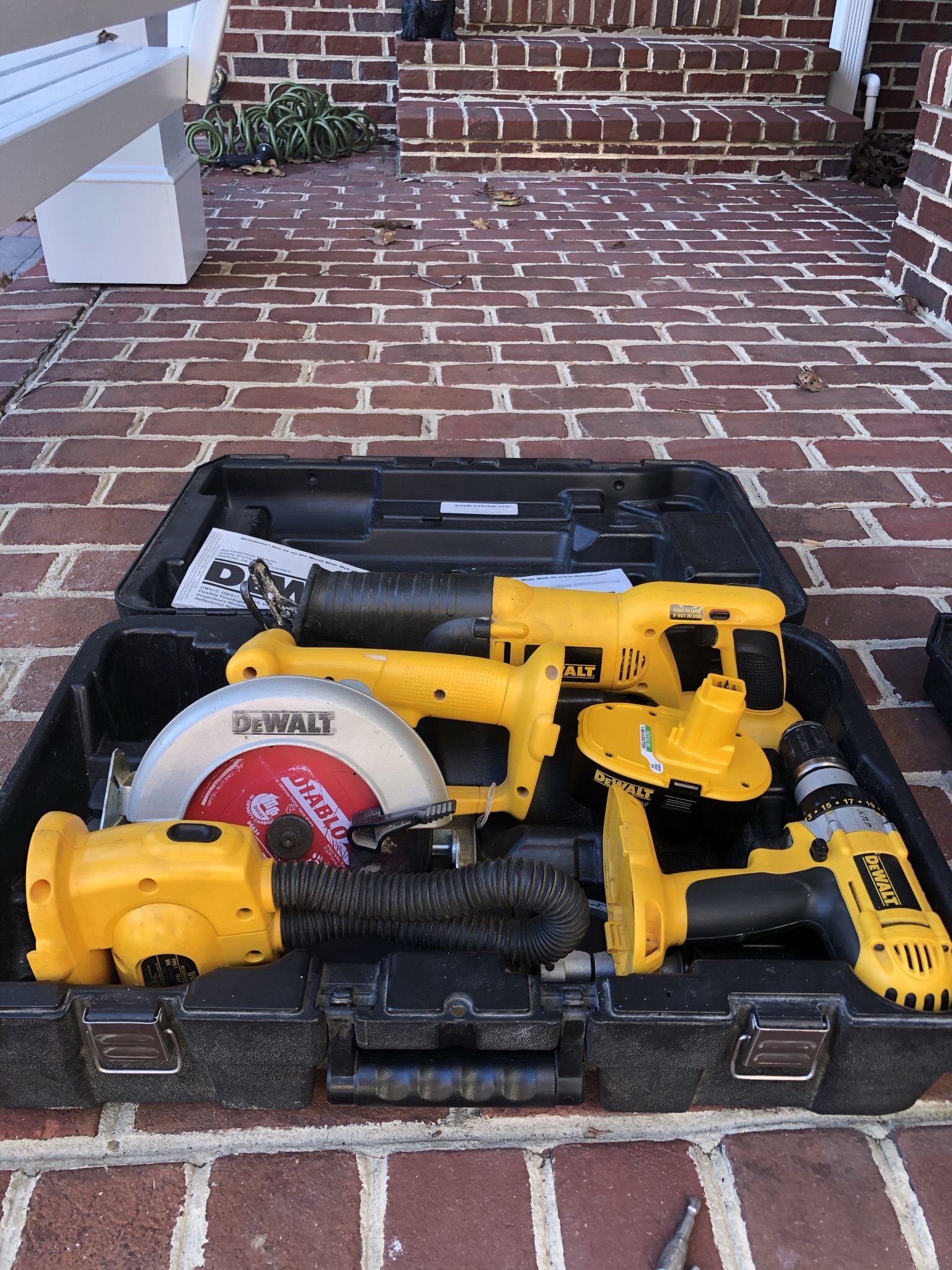 Dewalt 4 Pc 18 V Kit With Charger And One Battery