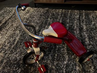 Radio Flyer 10 Classic Tricycle