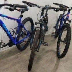 3 X GT Mountain Bikes Size Small Medium And Large Wheels 27.5 Speeds 24 Disc Brakes  All For 900$ 