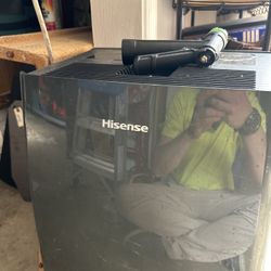 Hisense 70pt Dehumidifier