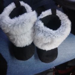 Infant Boots Black With Grey Faux Fur Size 3 To 6 Months 