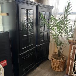 Set Of Curio Cabinets  For Small Spaces