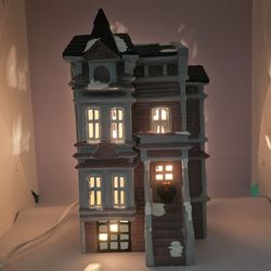Yuletide Snow Hamlet Lighted Village House “Victorian House”- 1986 No Box 