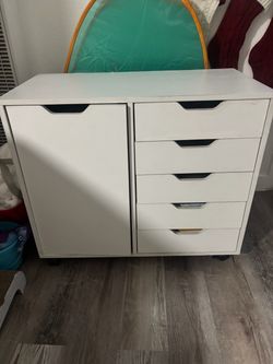 White cabinet/drawer