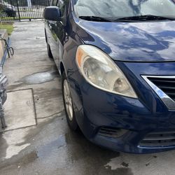 2014 Nissan versa