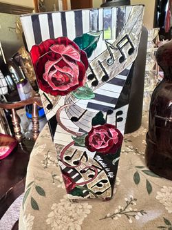 Handcrafted Musical Glass Vase – Red Roses & Piano Keys ("Music is Life")