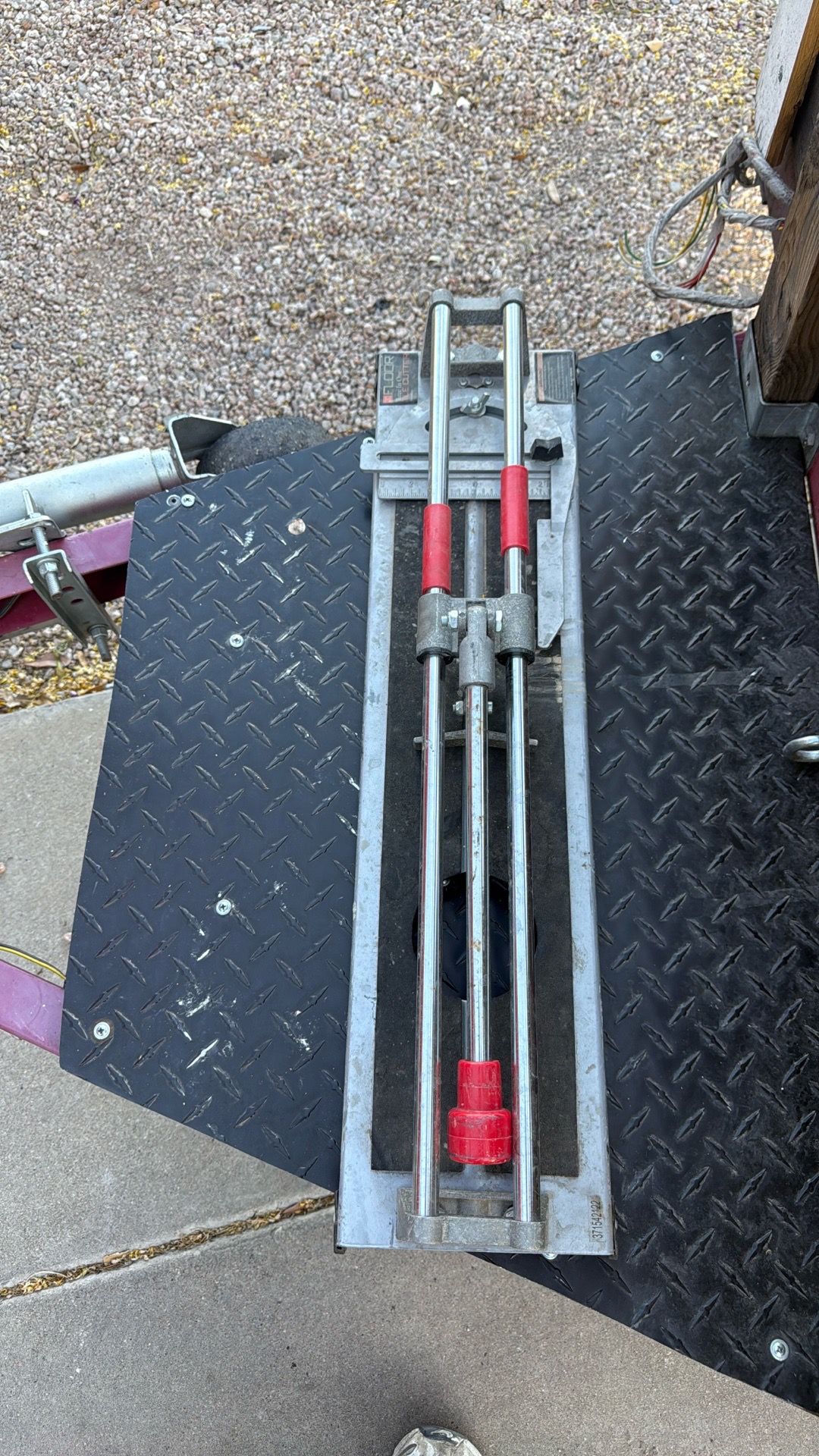 Tile cutter