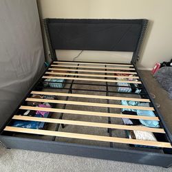 King size Bed frame With 4 Storage Compartments And Charging Port