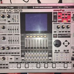 Roland MC-909 Production Sampling Drum Machine MIDI Controller W/ DJ Scratch Feature