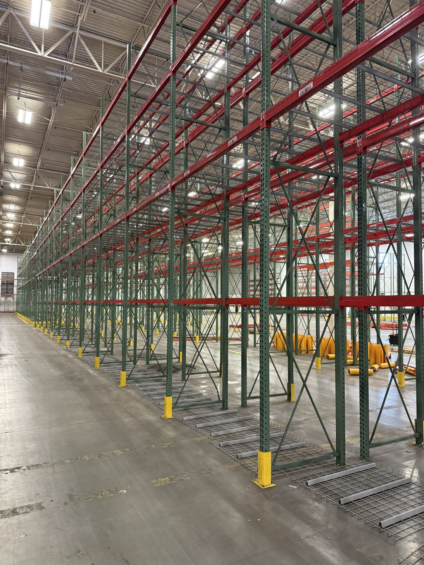 MAJOR LIQUIDATION TEARDROP PALLET RACKING 26’x42” Uprights 8’ Beams 42” Wire Decks
