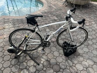 AG BICYCLES COMPLETE CARBON ROAD BIKE GOSSAMER FSA (544 mm Medium), WHITE/BLUE