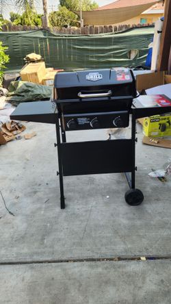 Expert Grill 3-Burner Propane Gas Grill in black.(se hable español)