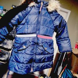 tommy hilfigure size 3t long jacket with fuzzy hood.