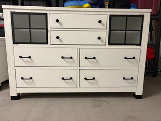 White Farmhouse Style 7-Drawer Dresser and nightstands