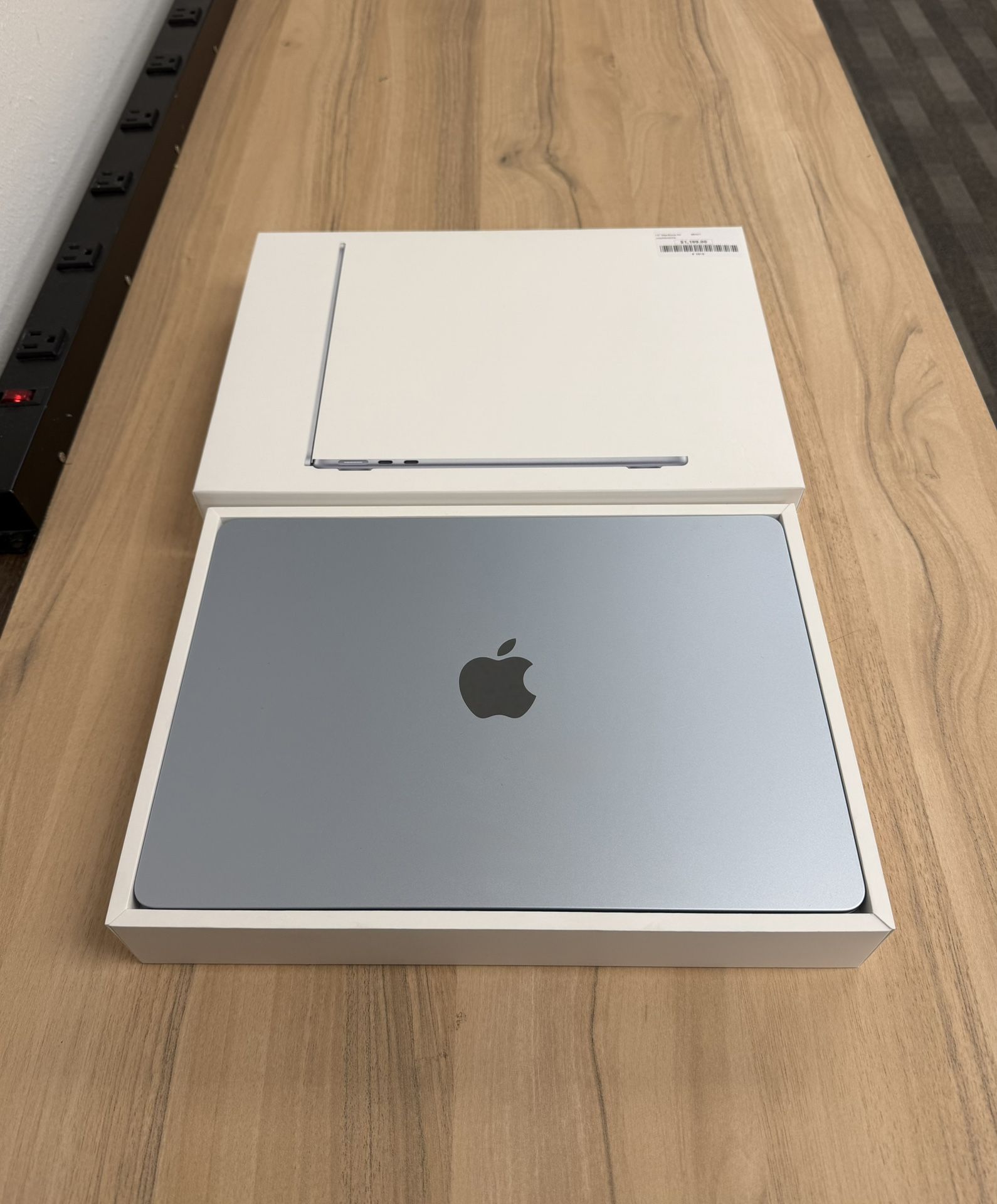 13" MacBook Air M4 10 Core*500GB SSD*24GB RAM