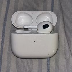 Apple Airpod 3rd Gen Case And Right Pod 