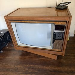 vintage RCA tv 27" color trak television set in wood like new