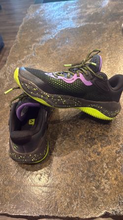 Basketball shoes