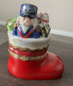 Cracker Barrel Plaid Tidings mechanical motion porcelain music box. 