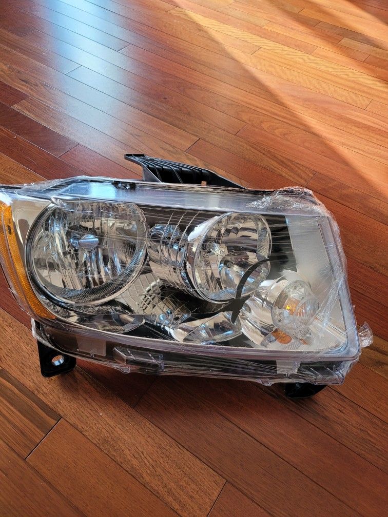 2013 Right Headlight Assembly And Intake Gaskets