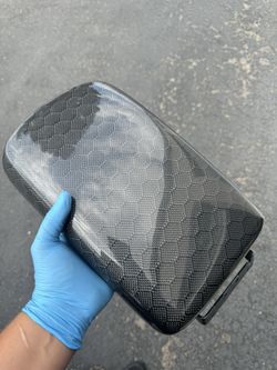 Q50 Honeycomb Carbon Armrest