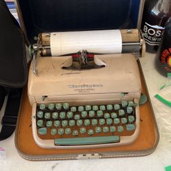 Vintage Quiet Riter Type Writer 