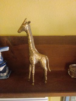 Giraffe https://offerup.com/redirect/?o=YnJhLnNz figure