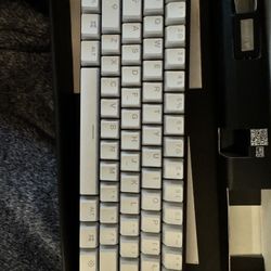 Steelseries keyboard And Razer Viper Ultimate