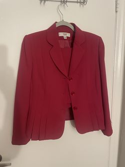 Le Suit two piece skirt set