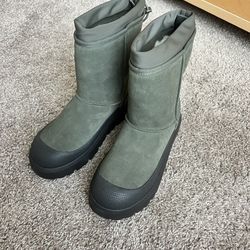 NEW Men’s UGGs Size 10