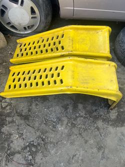 Metal car ramp