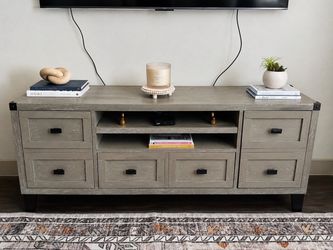 Entertainment center