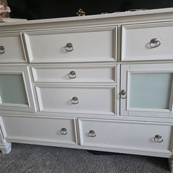 Dresser and 2 nightstands