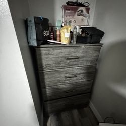 Free Dresser The Bottom Shelf Won’t Open 