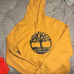 Jackets And Sweatshirts 