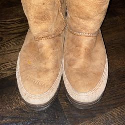 Short Ugg Boots Size 8