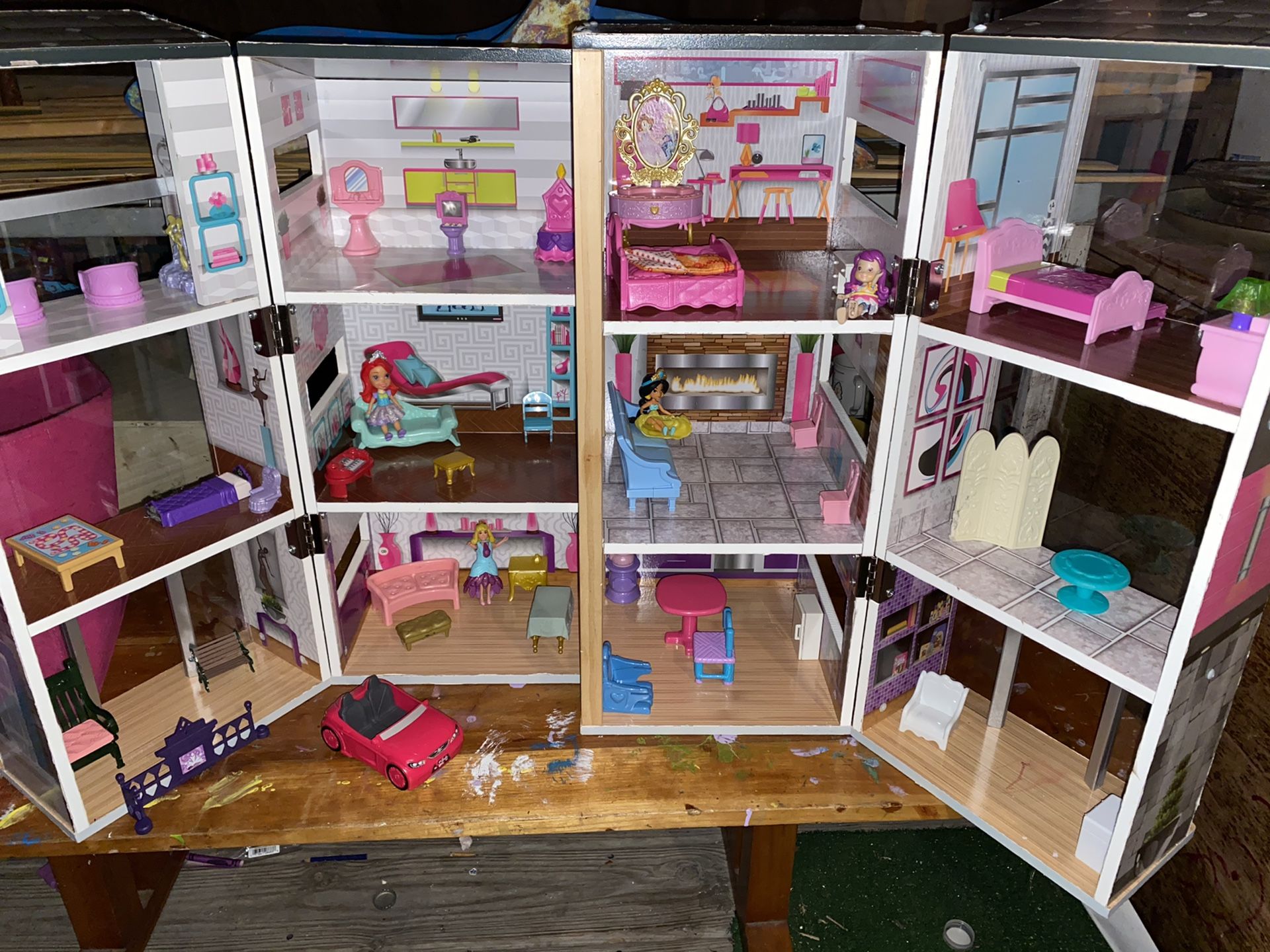 Folding Dollhouse with furniture