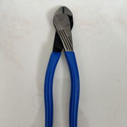 Klein Tools D2000-48 - High Leverage Diagonal Cutting Pliers, 8 Inch, Angled Head