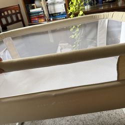 Baby Bassinet — like new, organic