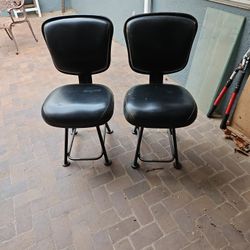 2 Swivel Chairs