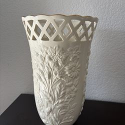 11” LENOX Vase. NO HOLD 