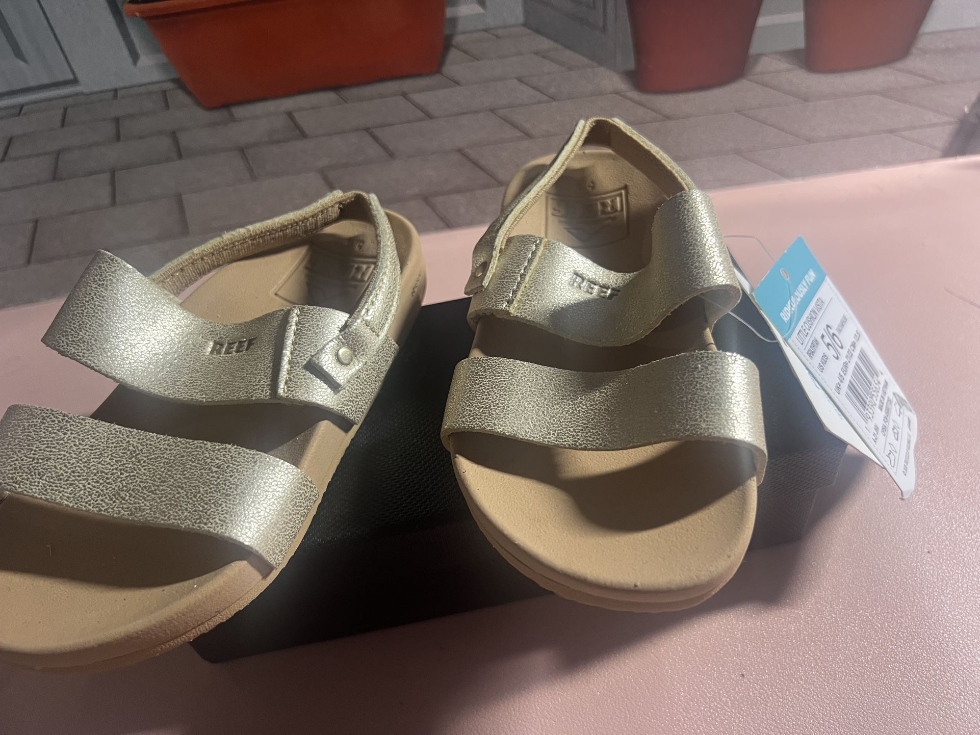 Surf Shop REEF Toddler Gold Leather Beach Sandals With Heel Strap Elastic, Size 5/6