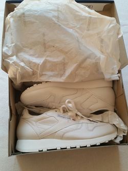Reebok Women's Size 7.5 NIB Classic White Leather Running Athletic Tennis Sneaker Shoes