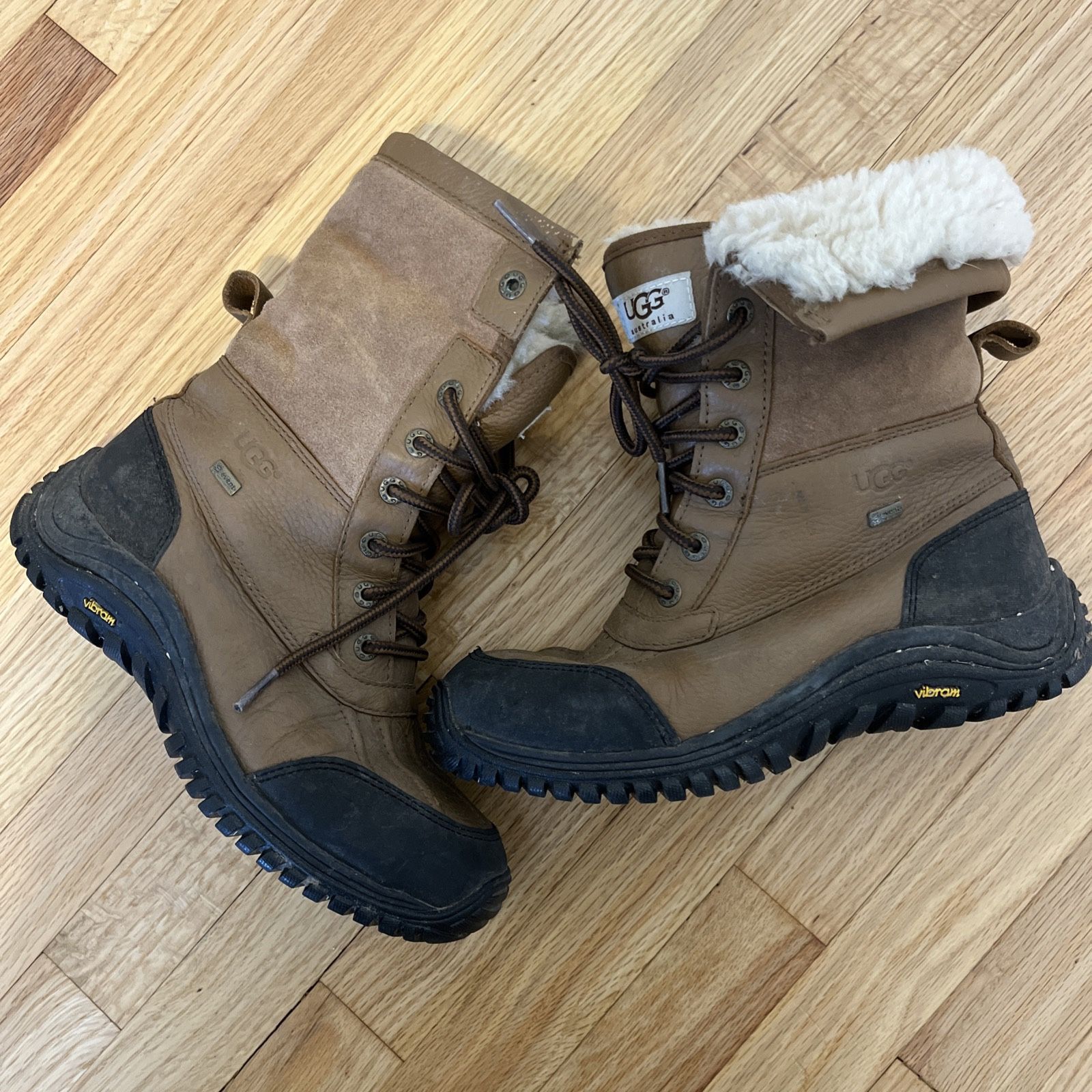 UGG Adirondack II Chestnut Otter Waterproof Leather Snow Boots Size 7 Women