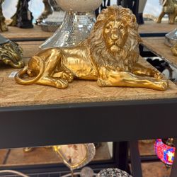 Lion Statue 