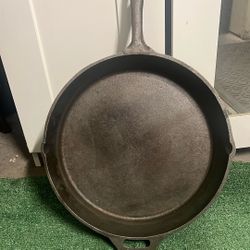 CASTIRON SKILLET 15 Inch Never Been Used
